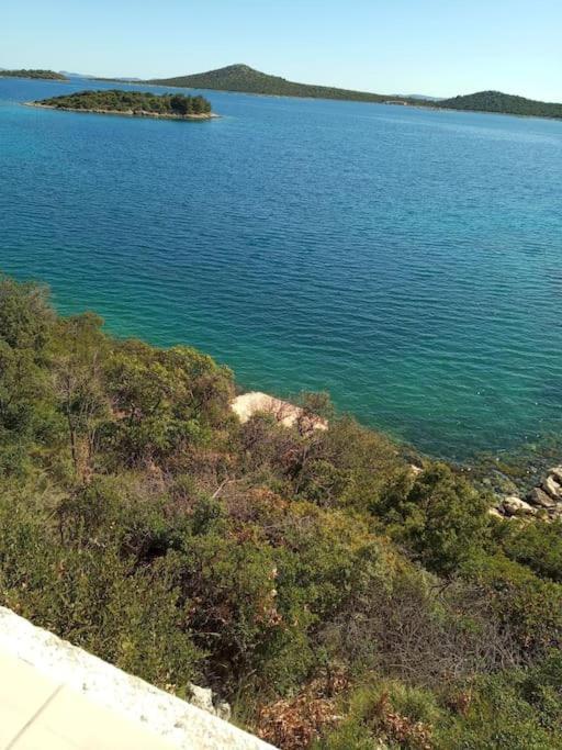 Alleinstehendes Haus Am Meer Robinson Tkon Bagian luar foto