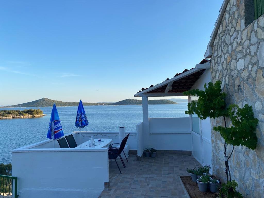 Alleinstehendes Haus Am Meer Robinson Tkon Bagian luar foto